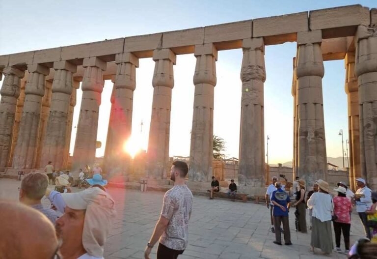 56500 جانب من الزيارات السياحية بمعبد الأقصر35170783