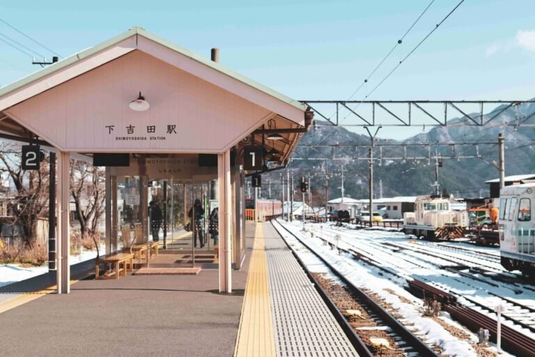 shimoyoshida station winter scene glgovsi886733740