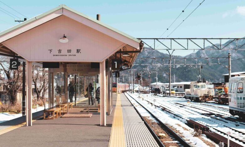 shimoyoshida station winter scene glgovsi886733740