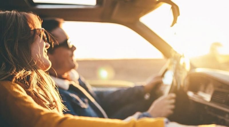 تفسير حلم ركوب السيارة: ماذا يقول عن مسار حياتك؟ 1 ركوب السيارة مع رجل369946214