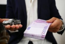 كيف تفاوض عند شراء سيارة؟1077614311