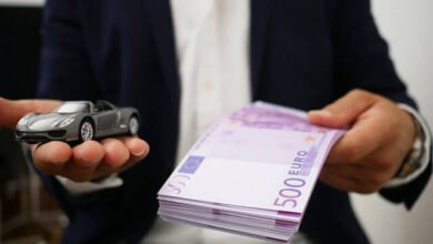 كيف تفاوض عند شراء سيارة؟1077614311