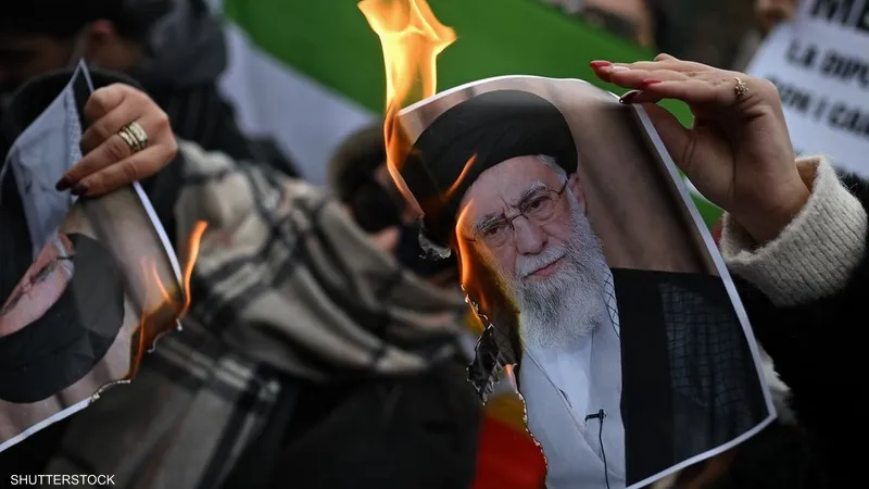 تناقض وصراع داخل هرم السلطة في إيران