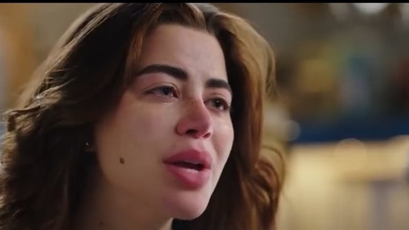 "الفنانة يارا السكري في لقطة حصرية من كواليس مسلسل علي كلاي 2026، تظهر بملامح شخصية 'روح' الدرامية المؤثرة، مما يعكس الأداء النفسي العميق الذي كشفت عنه في حوارها مع تليفزيون