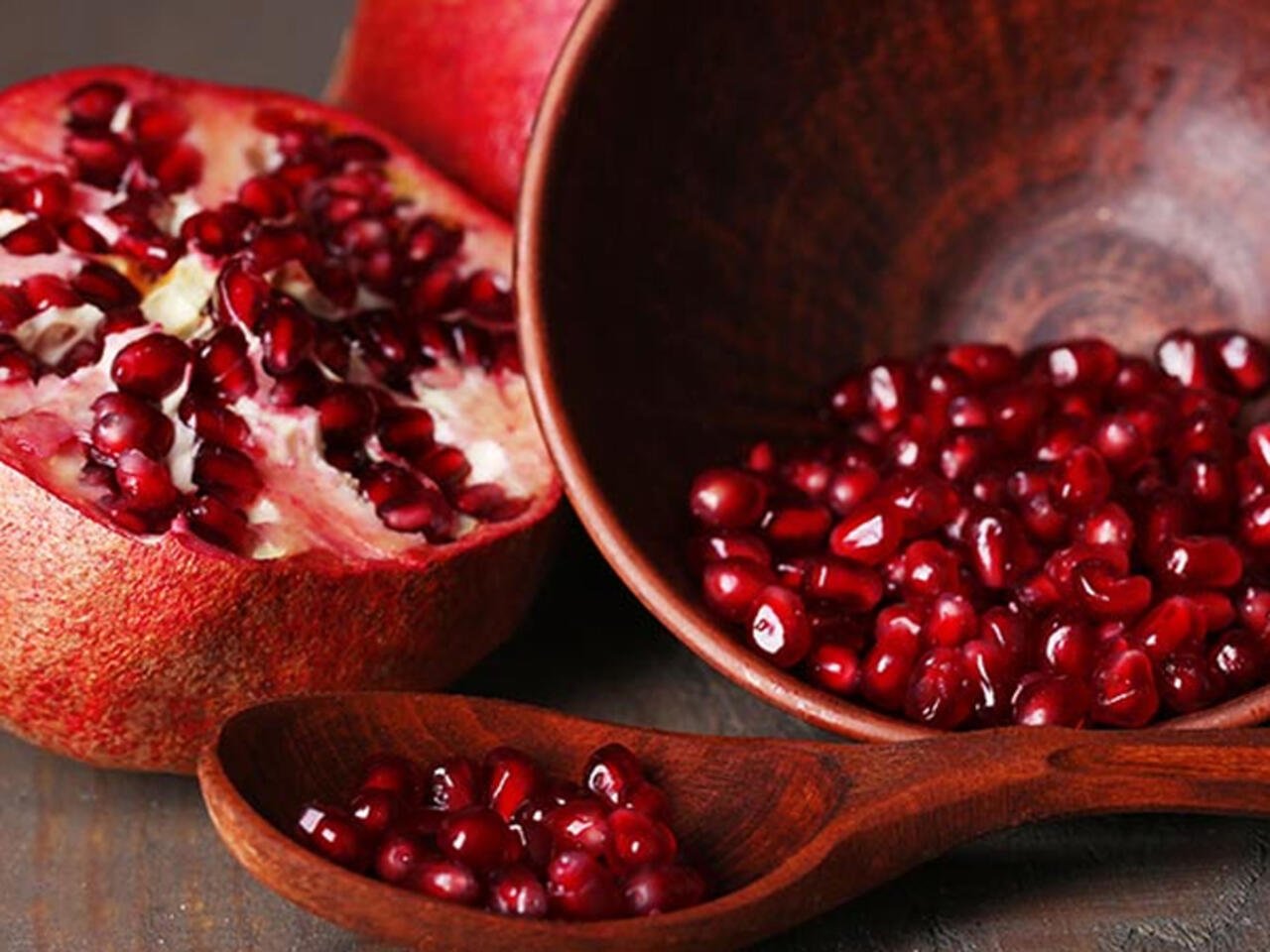 كيفية تفسير رؤية الرمان في المنام - تفسيرات مختلفة لرؤية الرمان