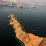 عاجل | العالم يحبس أنفاسه: هجمات مسيرة في مضيق هرمز ترفع النفط لـ 92 دولاراً!