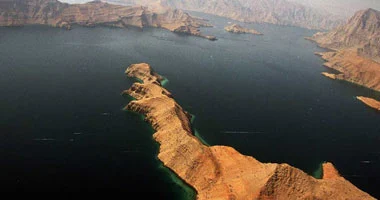 عاجل | العالم يحبس أنفاسه: هجمات مسيرة في مضيق هرمز ترفع النفط لـ 92 دولاراً!